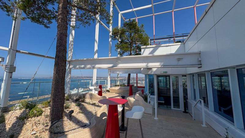 Organisez votre événement professionnel au Skycenter à Marseille avec GNB Technique