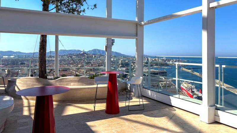 Organisez votre événement professionnel au Skycenter à Marseille avec GNB Technique