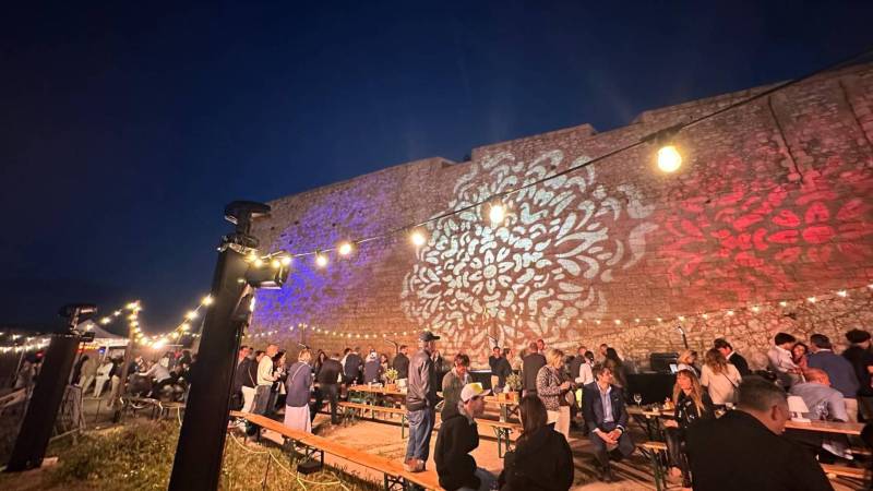 Arrivée de la flamme olympique - citadelle marseille - mise en lumière