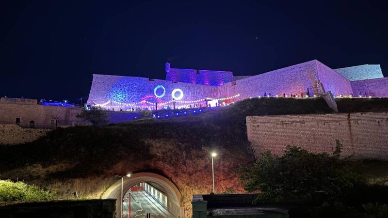 Arrivée de la flamme olympique - citadelle marseille - mise en lumière