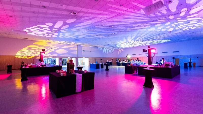 Le rôle de l'éclairage scénique pour les événements professionnels