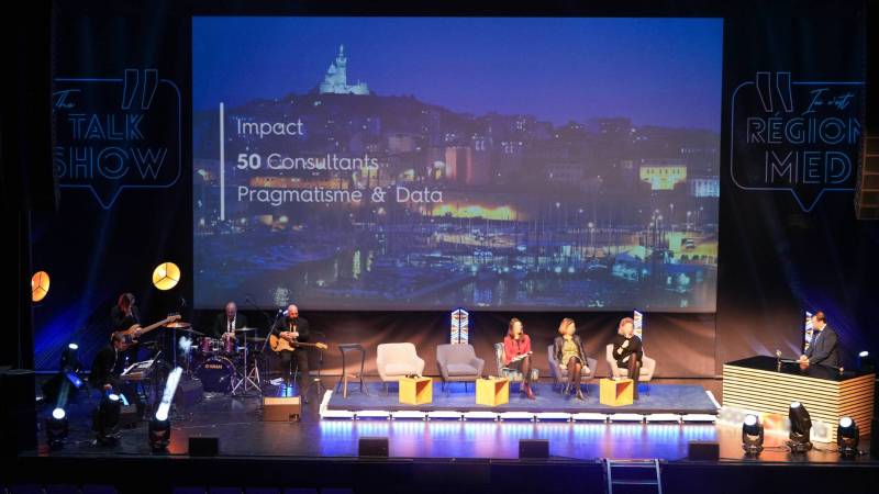 scénographie scénique - lumière, mur led, mobilier