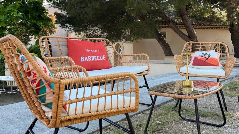 Service de location de mobilier pour événements professionnels à Marseille et en région PACA