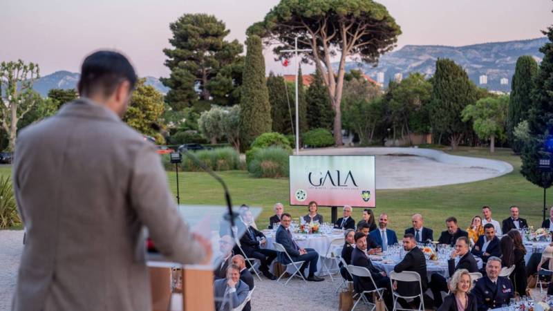 pupitre pour discours - soirée de gala marseille