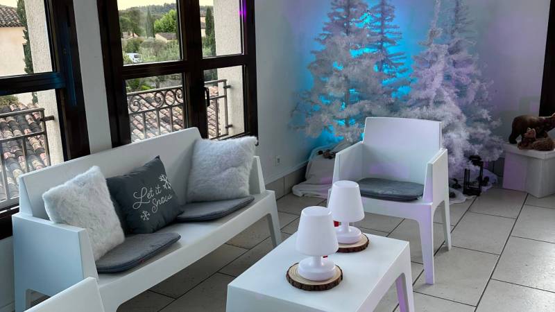 Service de location de mobilier pour événements professionnels à Marseille et en région PACA