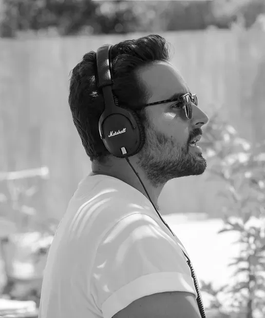 Auteur, réalisateur, monteur et vidéaste à Marseille, dans les Bouches-du-Rhône Mathieu Serra